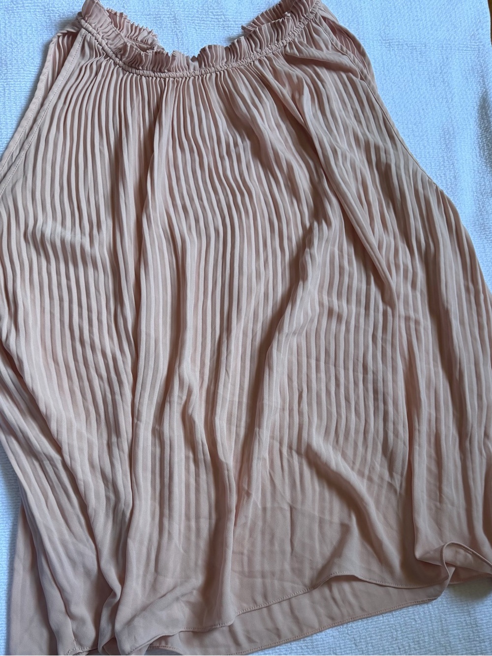 Ann Taylor Pleated Sleeveless Blouse in Nude Blush